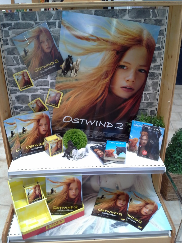Sammler aufgepasst: Ostwind 2 Fans bekommen bei Loesdau Panini-Stickeralben und Stickertüten!