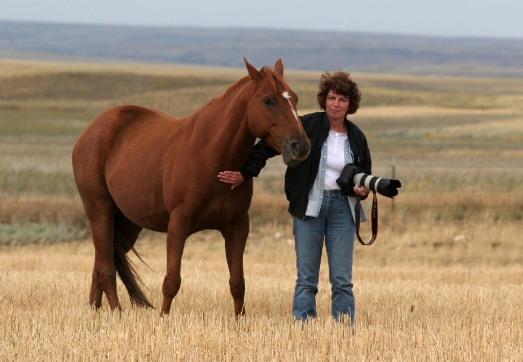 Gabriele Kärcher mit Pferd und Foto